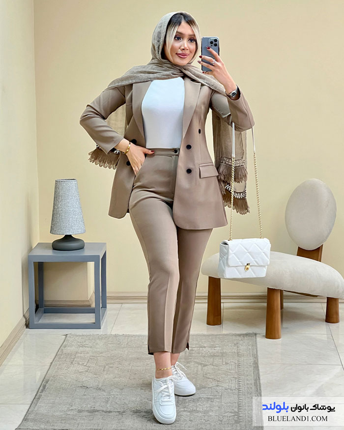 کت و شلوار زنانه با کتونی اسپرت